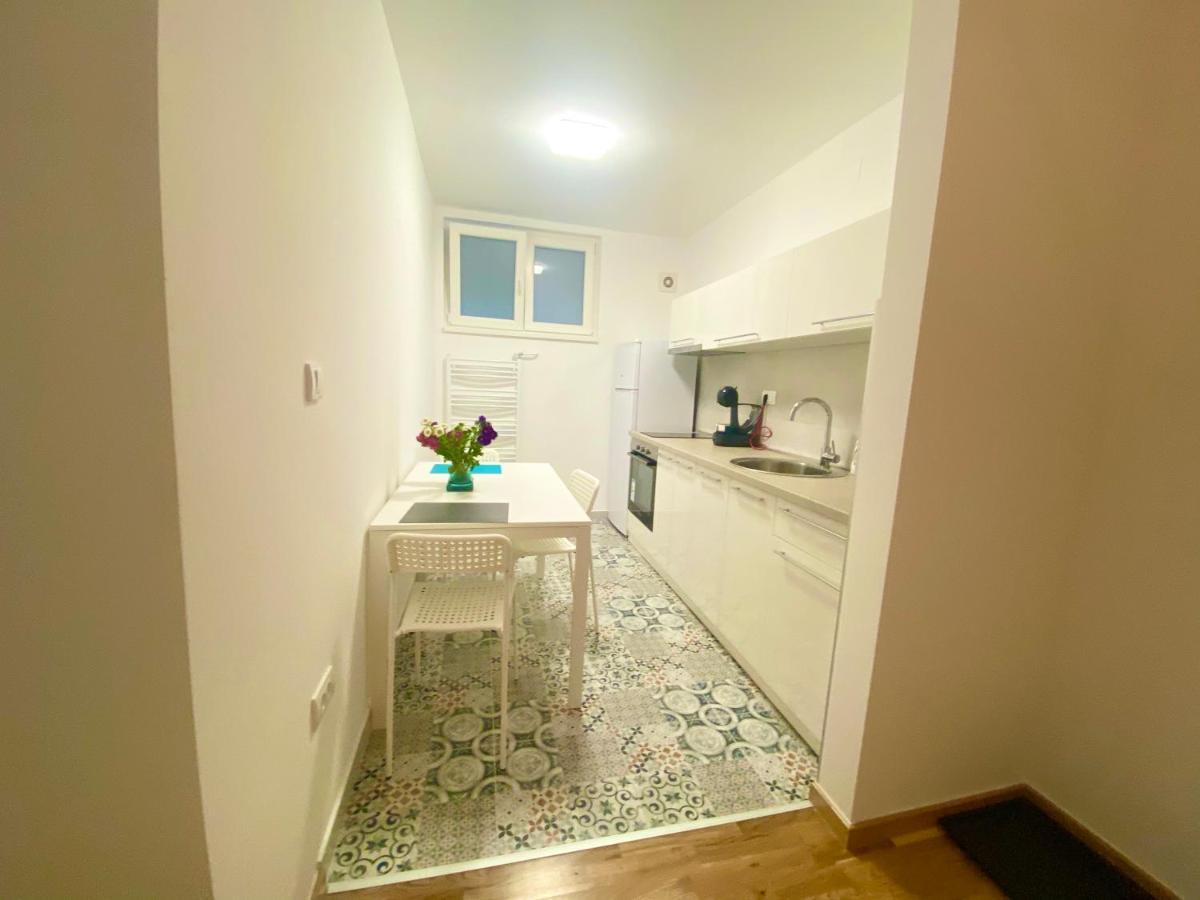 Uptown Girl Apartment Beograd Bagian luar foto